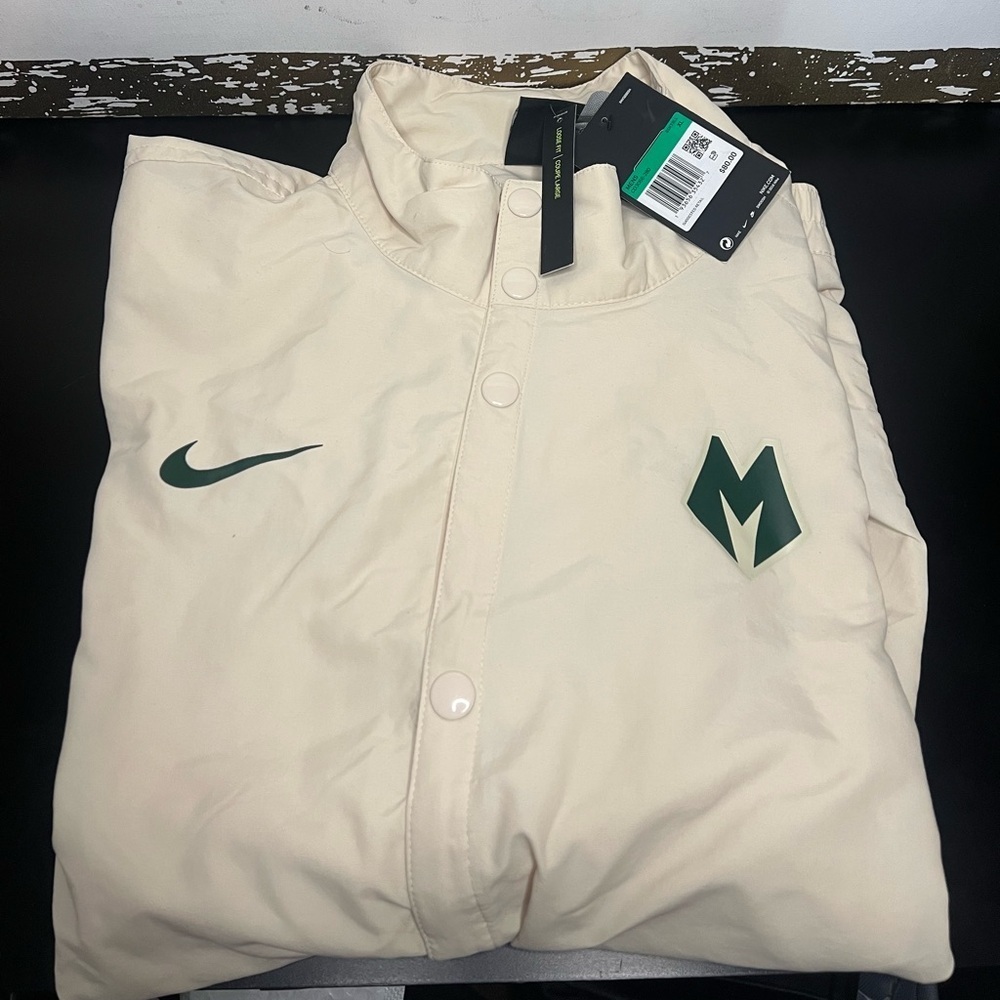 Nike Milwaukee Bucks Jacket - Picture 1 of 5